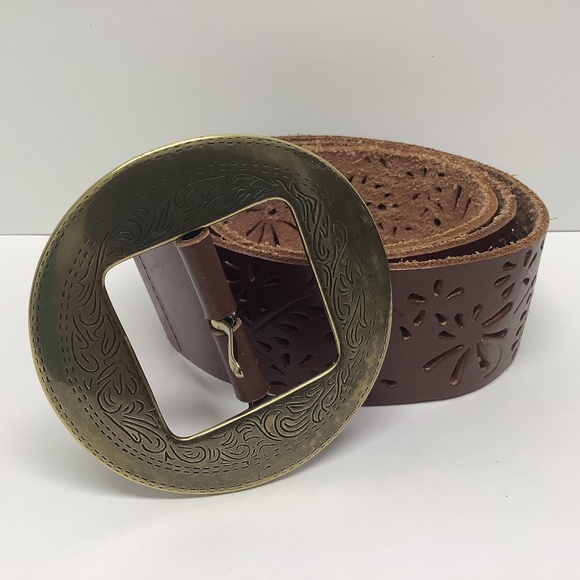 Coldwater Creek Accessories - Vintage Coldwater Creek Leather floral round circle brass 4in buckle Large